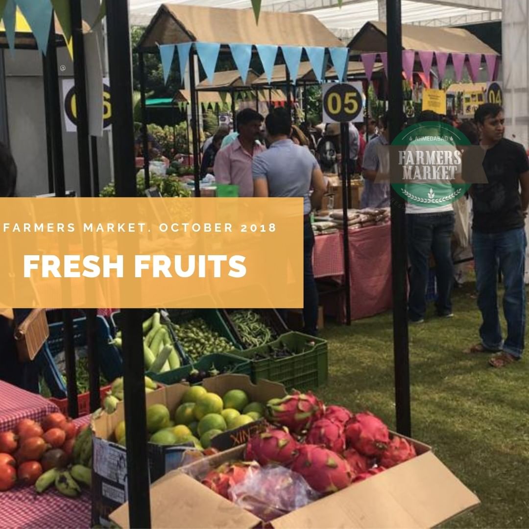 Local Fresh Fruits at the Ahmedabad Farmers' Market........ #Ahmedabad #goodfood #ahmedabadfoodie #indianfoodblogger #farmersmarket #dairy #chocolates #gujarat #freshfood #bakers #farmfresh #fruits